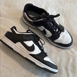 Nike Men's Black and White Sneakers